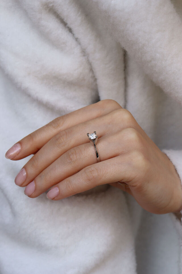 0.80 Ct Tektaş Pırlanta Yüzük