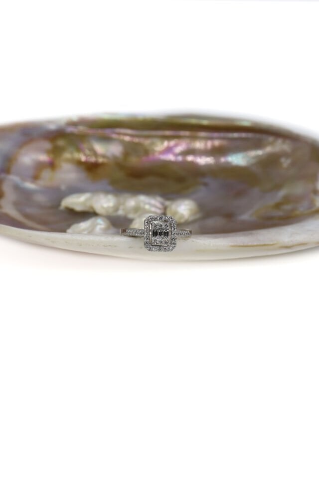 0.90 Ct Baget Pırlanta Yüzük