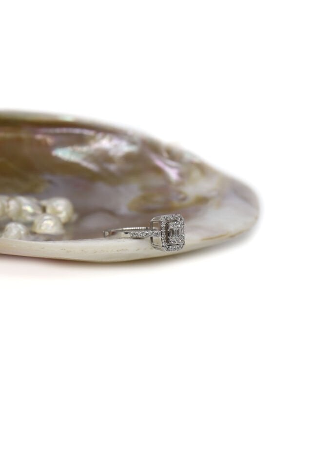 0.90 Ct Baget Pırlanta Yüzük
