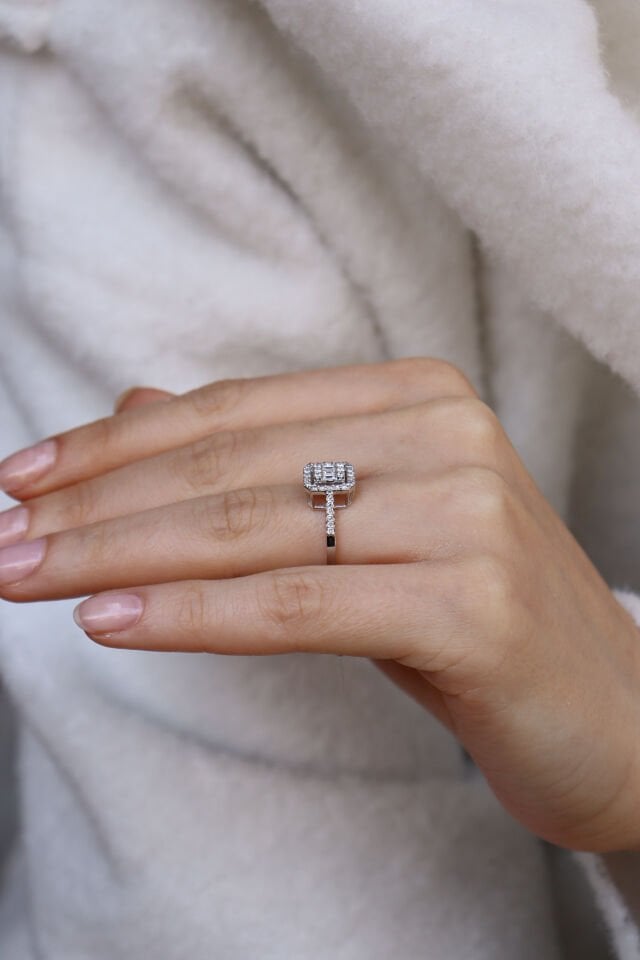 0.90 Ct Baget Pırlanta Yüzük