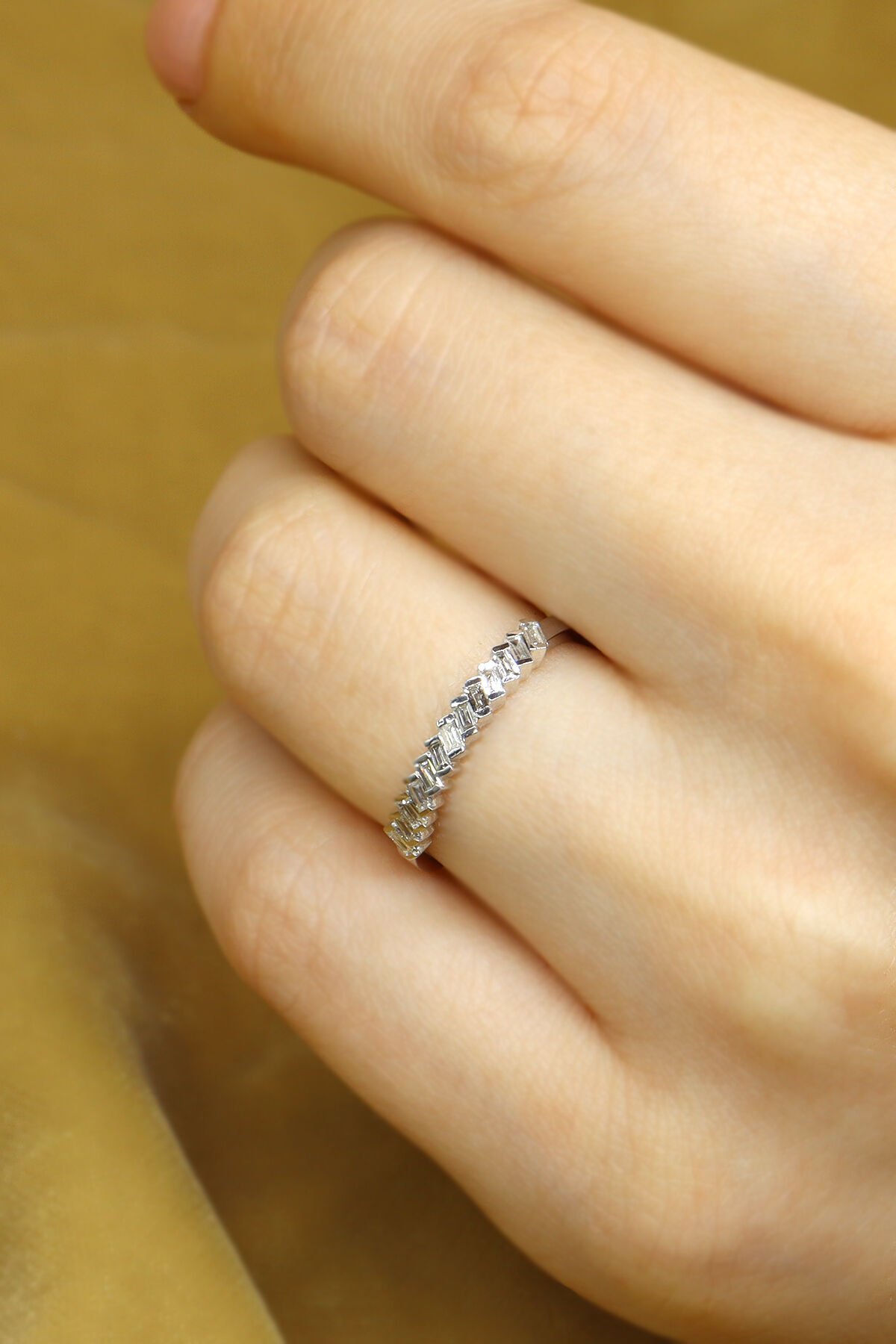 0.20 ct Baget Yarımtur Pırlanta Yüzük