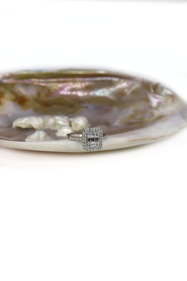 0.30 Ct Oval Tektaş Pırlanta Yüzük
