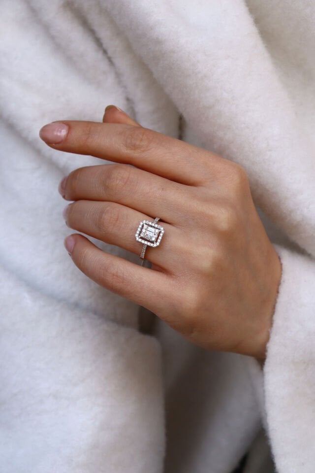 0.30 Ct Oval Tektaş Pırlanta Yüzük