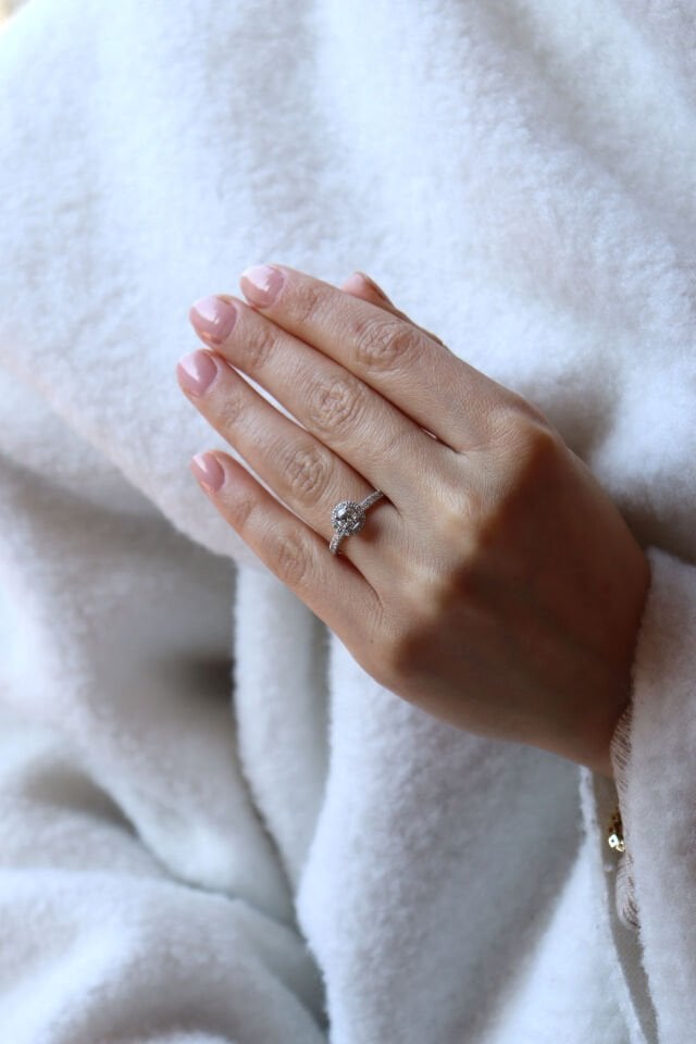 0.80 Ct Pırlanta Kenar Taşlı Tektaş Yüzük