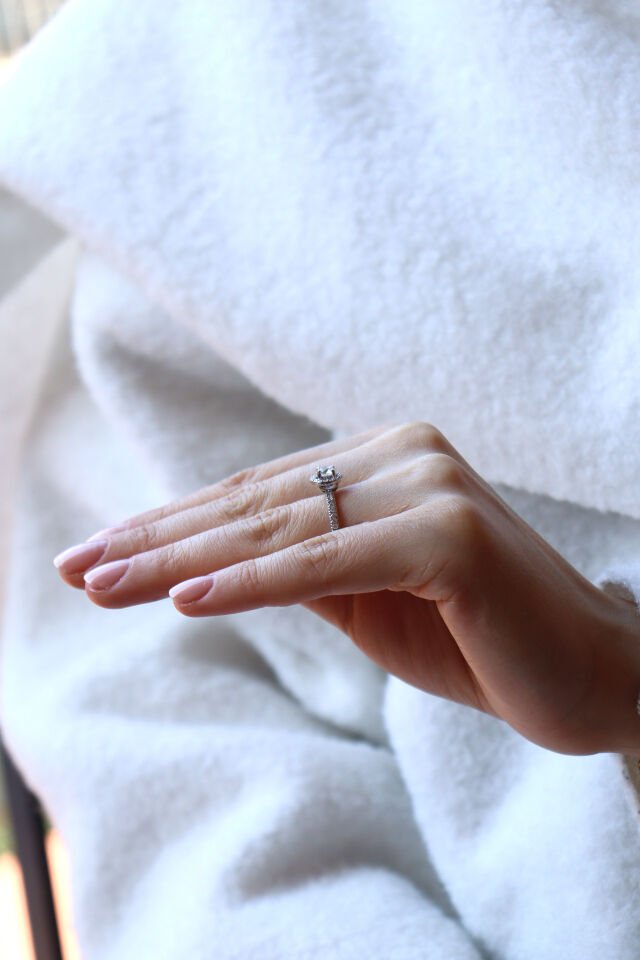 0.80 Ct Pırlanta Kenar Taşlı Tektaş Yüzük