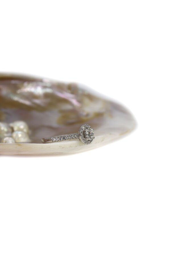 0.80 Ct Pırlanta Kenar Taşlı Tektaş Yüzük