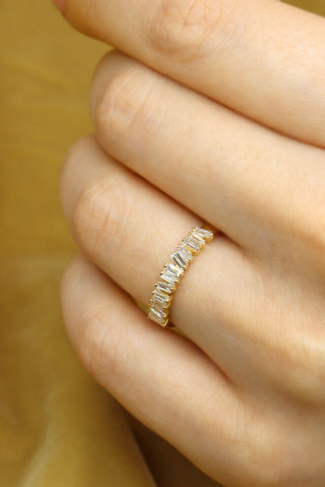 0.35 ct Baget Yarımtur Pırlanta Yüzük