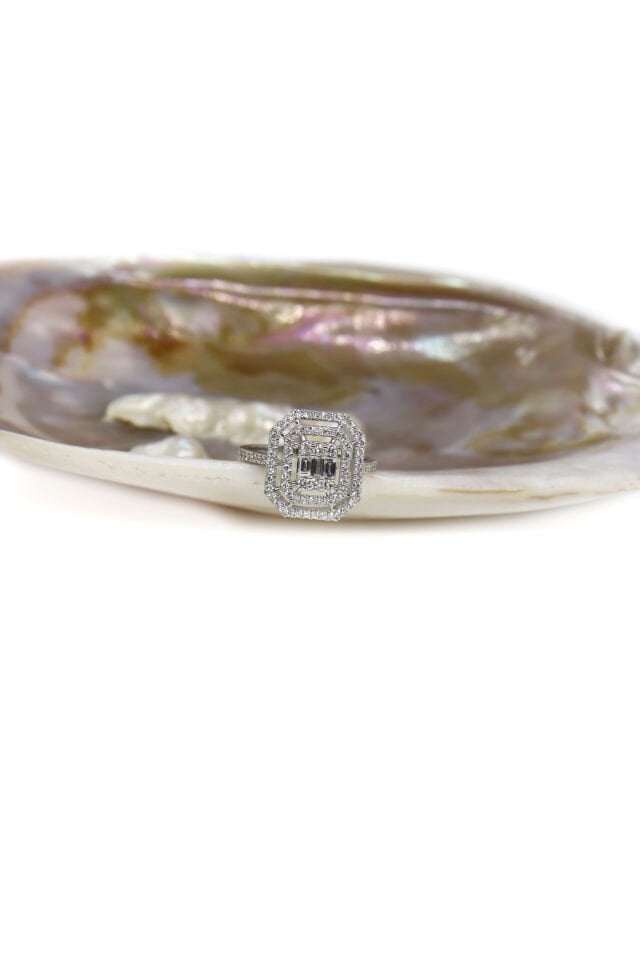 0.45 Ct Baget Pırlanta Yüzük