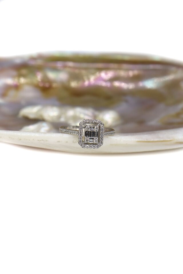 0.30 Ct Baget Pırlanta Yüzük