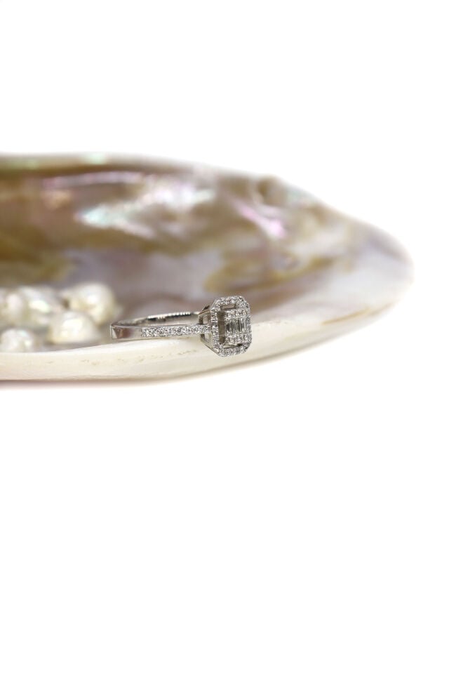 0.30 Ct Baget Pırlanta Yüzük