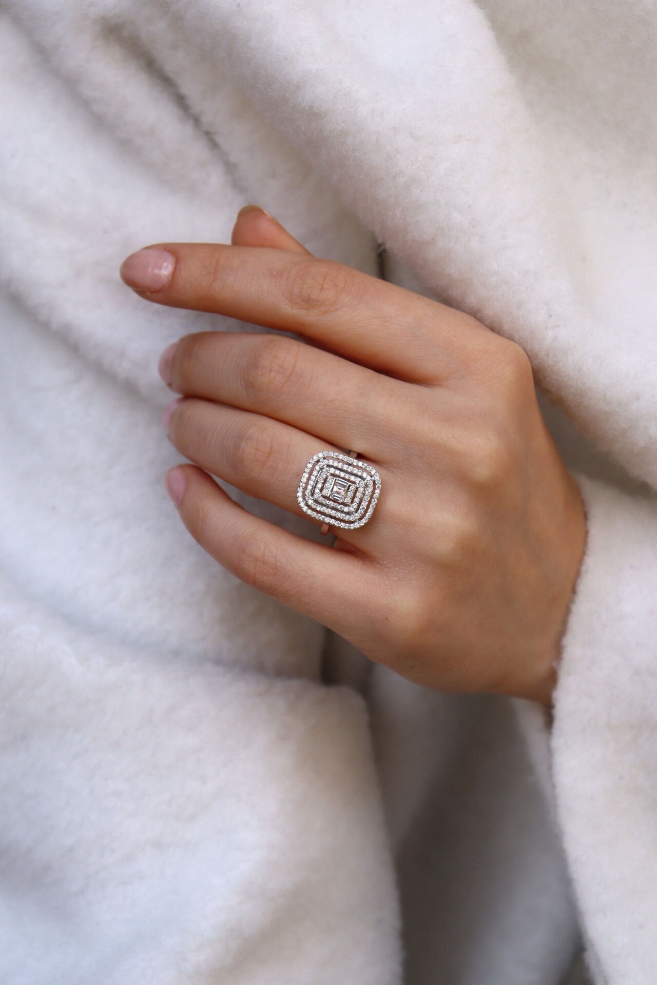 0.50 Ct Oval Tektaş Pırlanta Yüzük