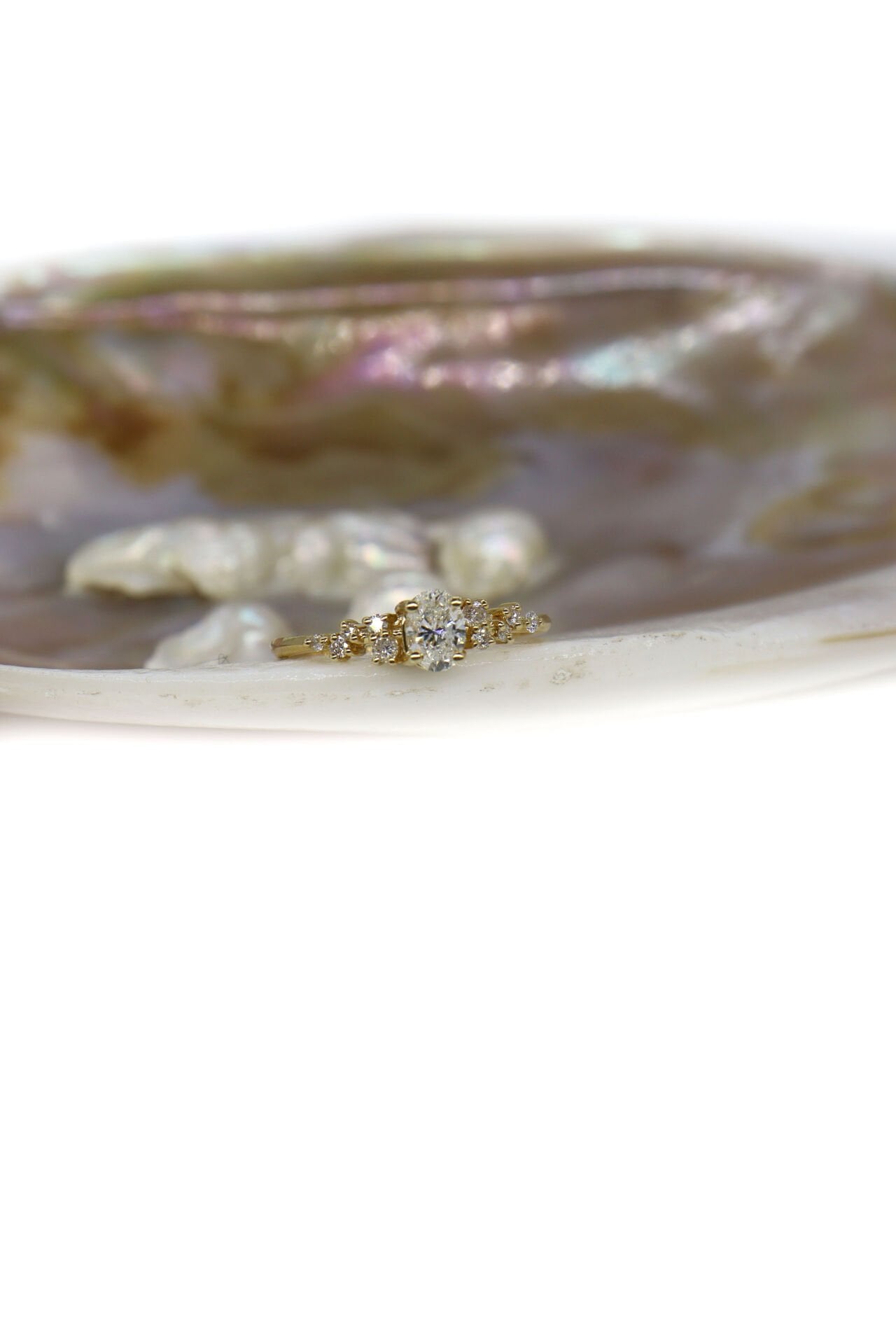 0.55 Ct Asimetri Oval Pırlanta Yüzük