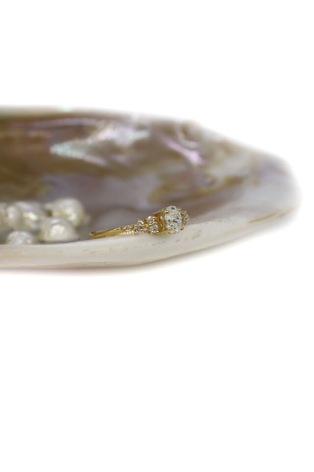 0.55 Ct Asimetri Oval Pırlanta Yüzük