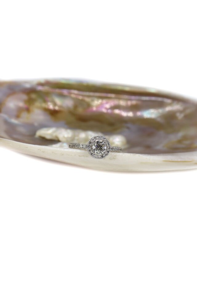 0.90 Ct Pırlanta Kenar Taşlı Tektaş Yüzük