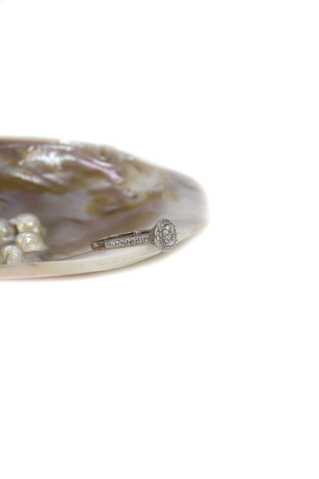 0.90 Ct Pırlanta Kenar Taşlı Tektaş Yüzük