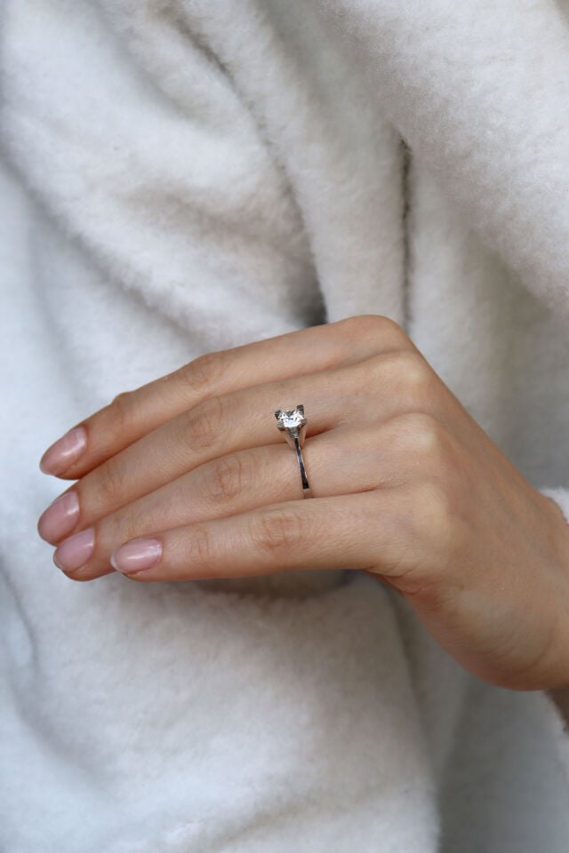 0.90 Ct Tektaş Pırlanta Yüzük