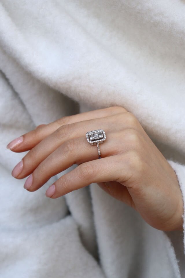 0.60 Ct Oval Tektaş Pırlanta Yüzük