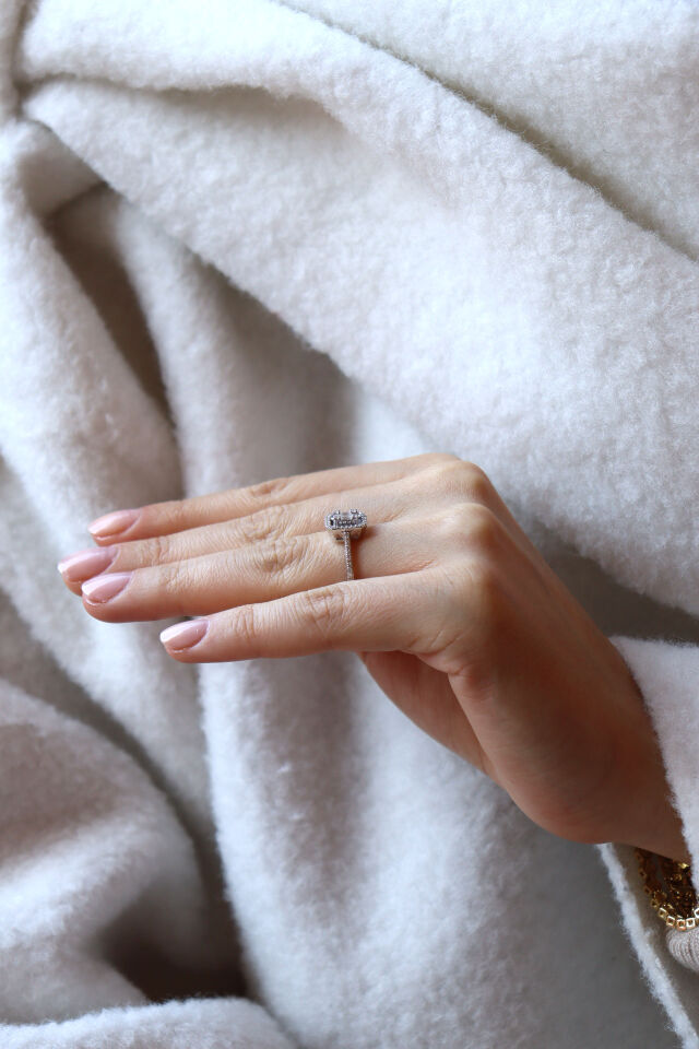 0.22 Ct Baget Pırlanta Yüzük