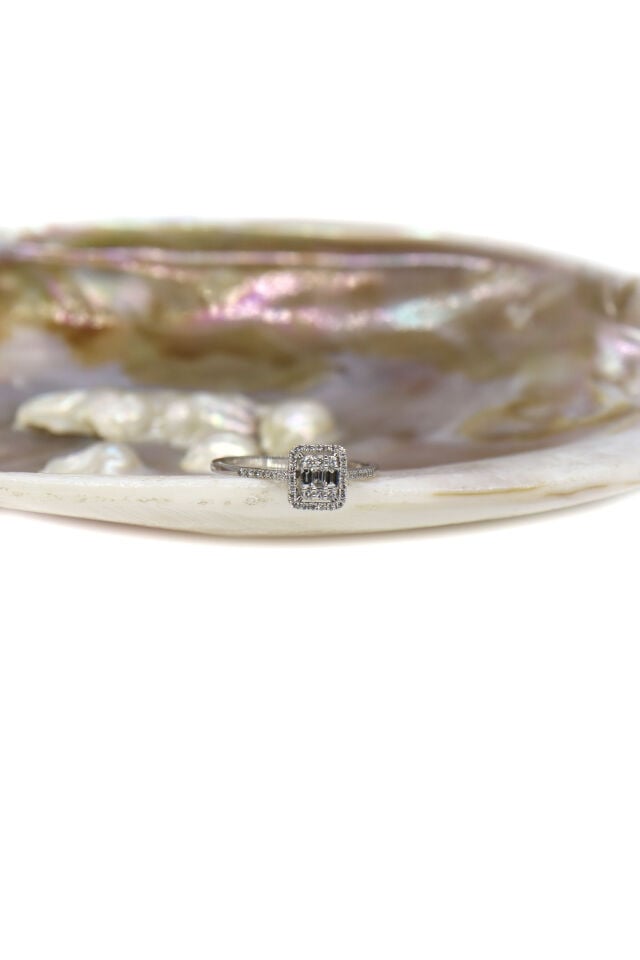 0.22 Ct Baget Pırlanta Yüzük