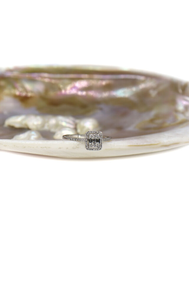 0.22 Ct Baget Pırlanta Yüzük